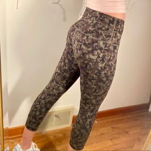 Lululemon Wonder Under Crop Leggings size 6